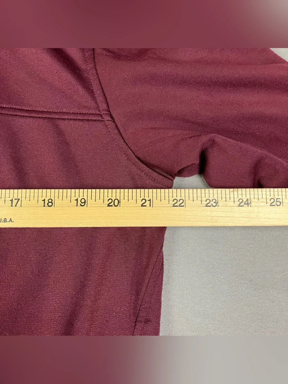 The North Face Men’s Size M Cinder 100 Full Zip Fleece Sweater Jacket Burgundy.
